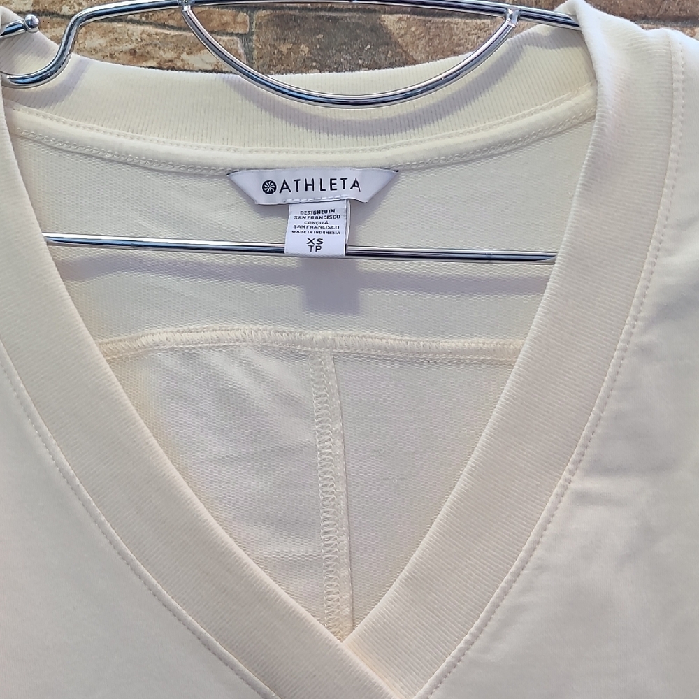 Top Athleta Women's White Muscle Tee - Picture 3 of 9